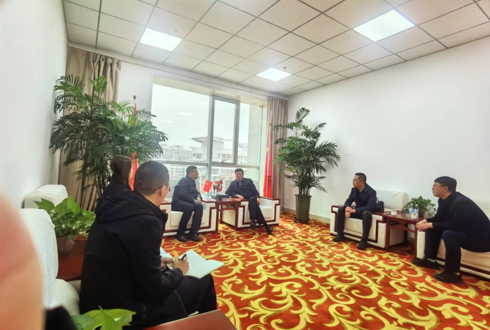 Directors of Huayuan Datong International Land Port held a discussion in Mayor Zhao’s office