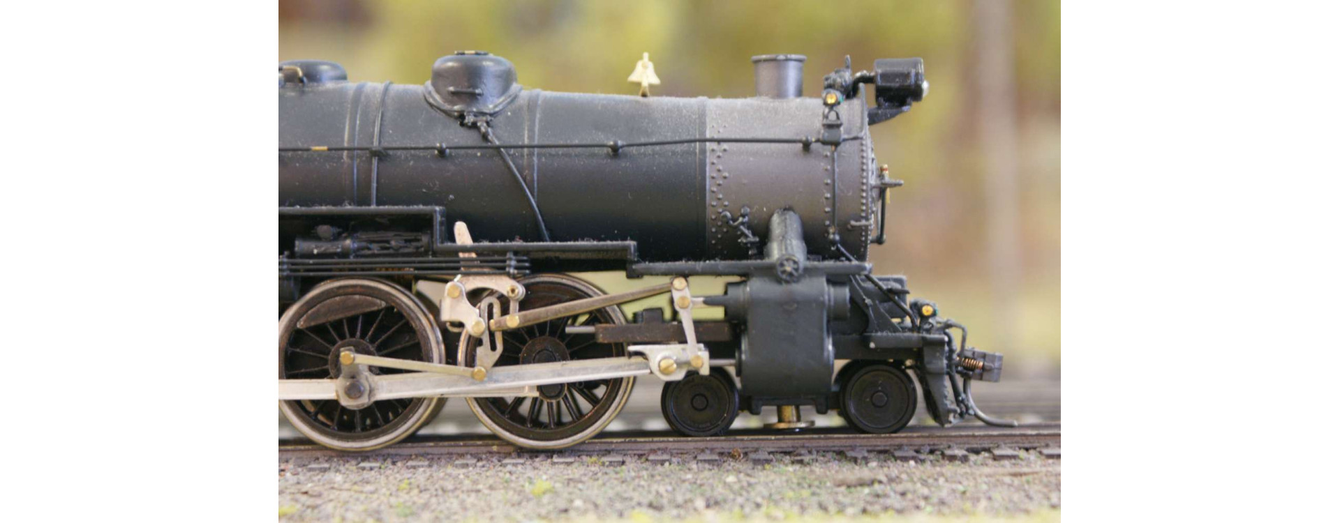 WHAT IS THE PURPOSE OF THE LEADING WHEELS ON A STEAM LOCOMOTIVE? wheel set