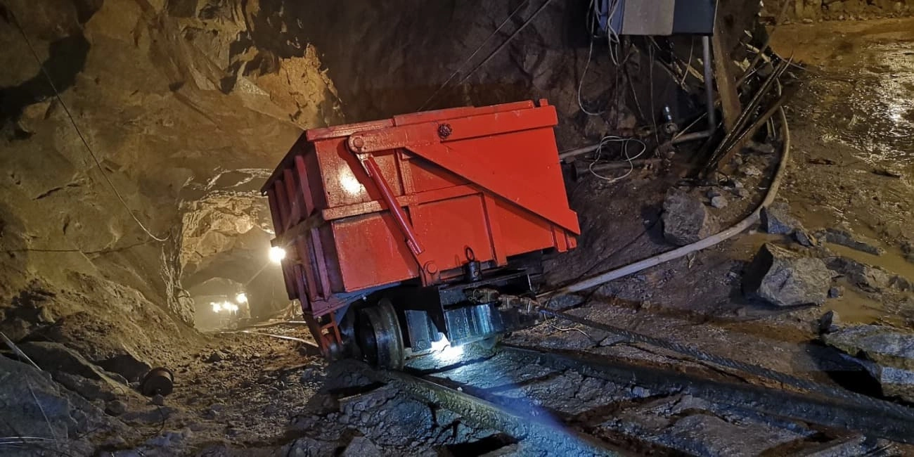 The Important Role of Mine Truck Wheels in Underground Mining Operations wheel set