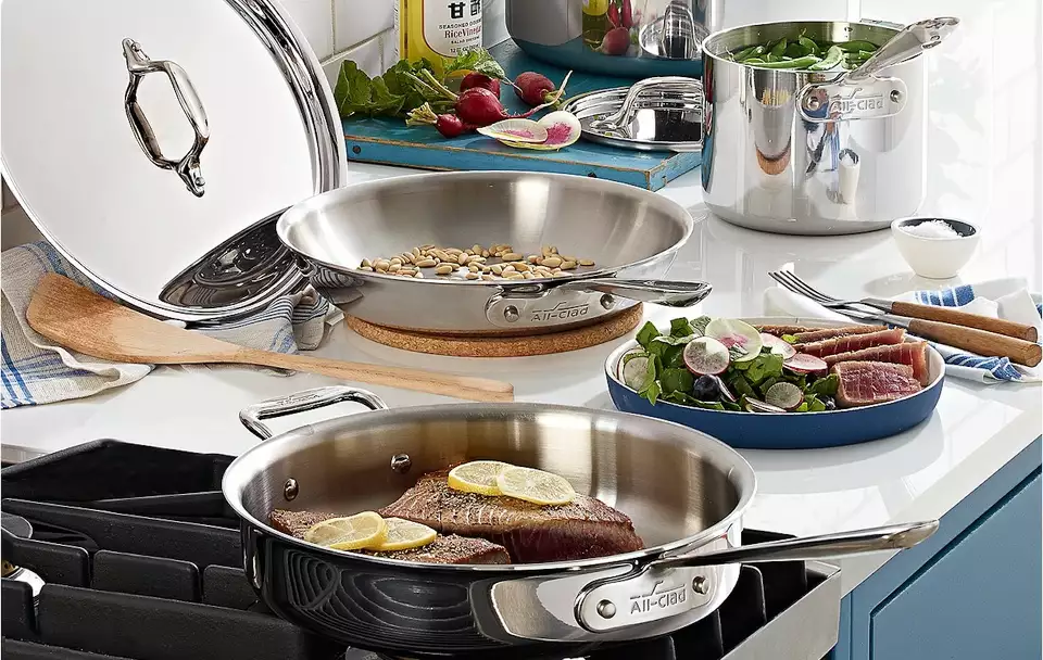 Stainless steel vs. nonstick cookware: Which should you get? universal steamer